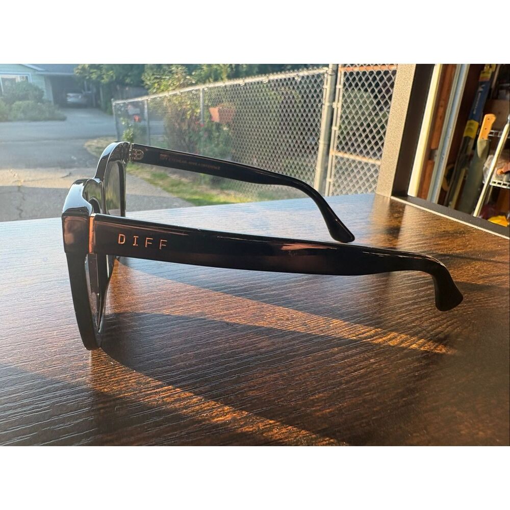 DIFF Eyewear Black Oversized Square Sunglasses Gradient Lenses Stylish - Picture 4 of 8